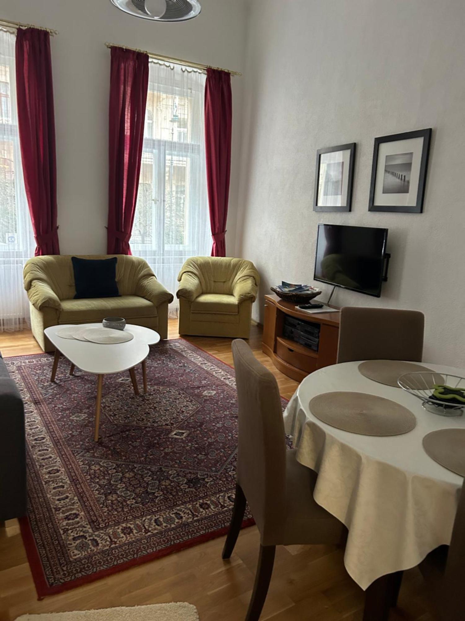 קרלובי וארי Apartment Sadova מראה חיצוני תמונה